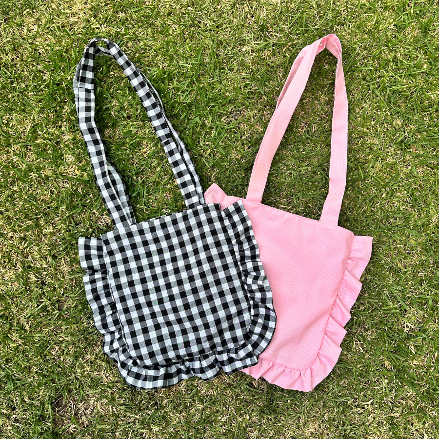 Handmade ruffle tote bag – final result from Mercy Makes beginner-friendly sewing pattern.